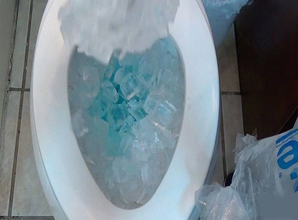 6 cách thông bồn cầu bị tắc nặng đơn giản, không tốn chi phí 6 cách thông bồn cầu bị tắc nặng đơn giản, không tốn chi phí