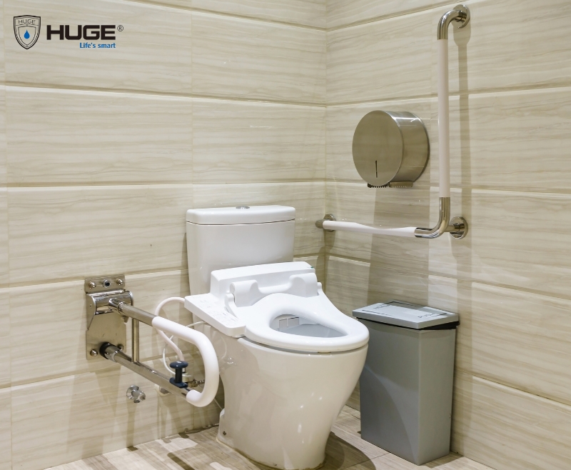 Bồn cầu thông minh cho người cao tuổi và khuyết tật