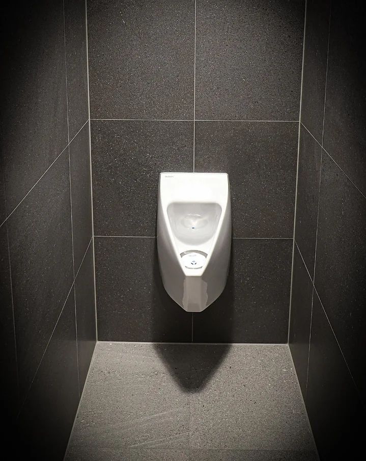 Bồn tiểu nam cảm ứng thường có kích thước nhỏ gọn Bồn tiểu nam cảm ứng thường có kích thước nhỏ gọn