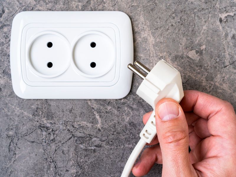 Cách khắc phục bồn cầu thông minh bị mất nguồn điện - Kiểm tra phích cắm và dây điện Cách khắc phục bồn cầu thông minh bị mất nguồn điện - Kiểm tra phích cắm và dây điện