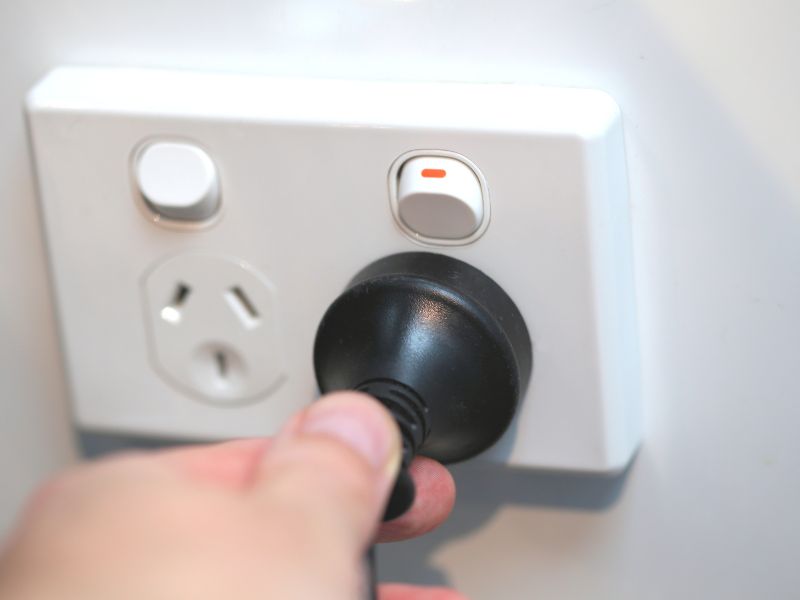 Nguyên nhân khiến bồn cầu thông minh bị mất nguồn điện - Phích cắm hoặc ổ điện lỏng lẻo Nguyên nhân khiến bồn cầu thông minh bị mất nguồn điện - Phích cắm hoặc ổ điện lỏng lẻo