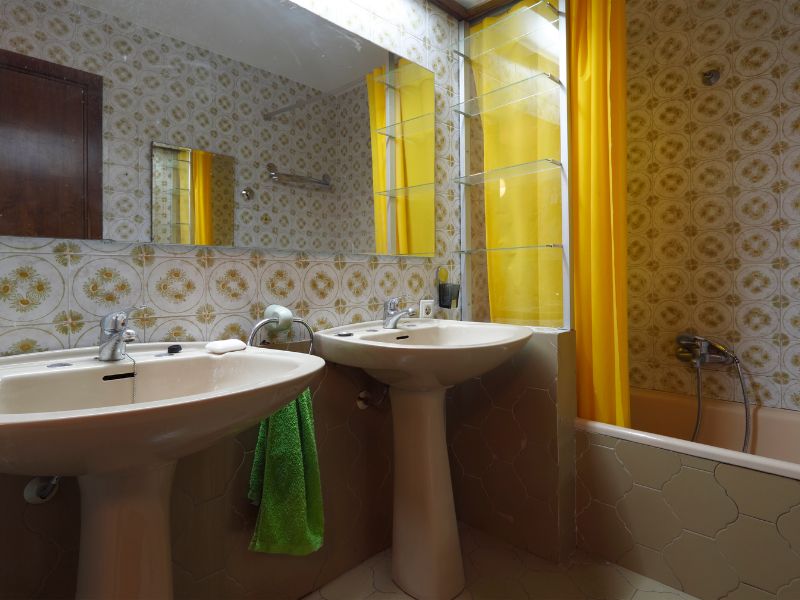 Thiết bị nhà tắm giá rẻ ít mẫu mã, nhàm chán Thiết bị nhà tắm giá rẻ ít mẫu mã, nhàm chán