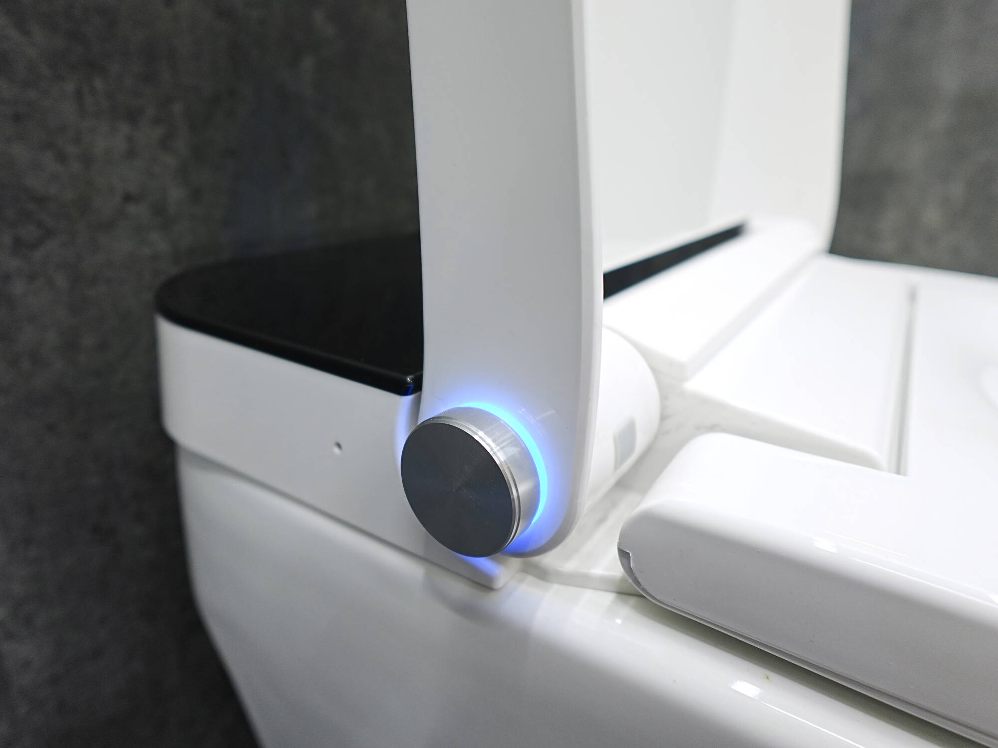 Bồn cầu thông minh HUGE Bồn cầu thông minh HUGE