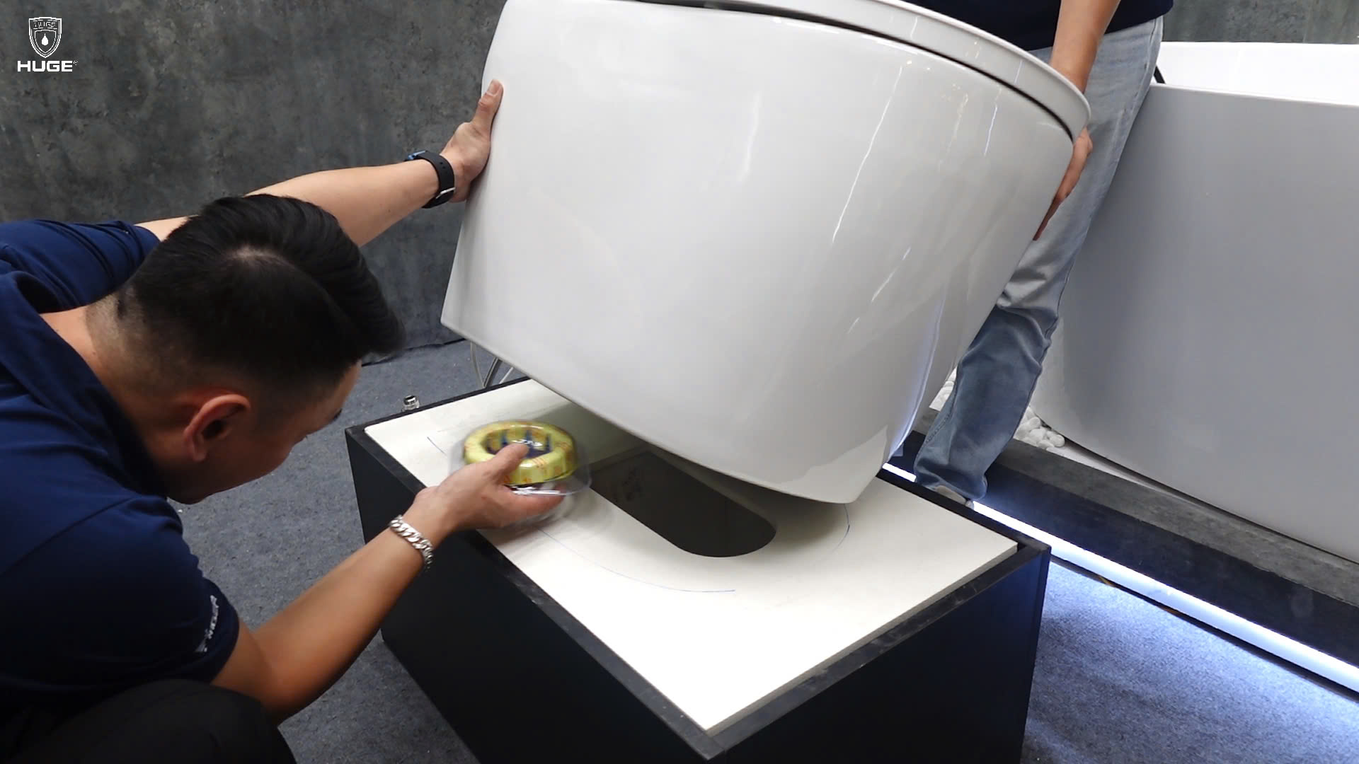 Lắp đặt bồn cầu thông minh - Kết nối bồn cầu với hệ thống thoát nước Lắp đặt bồn cầu thông minh - Kết nối bồn cầu với hệ thống thoát nước