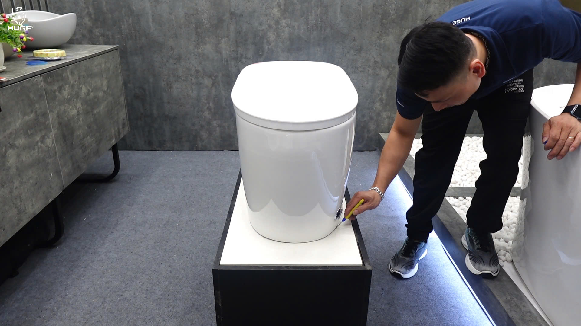 Lắp đặt bồn cầu thông minh - Đánh dấu vị trí cố định Lắp đặt bồn cầu thông minh - Đánh dấu vị trí cố định