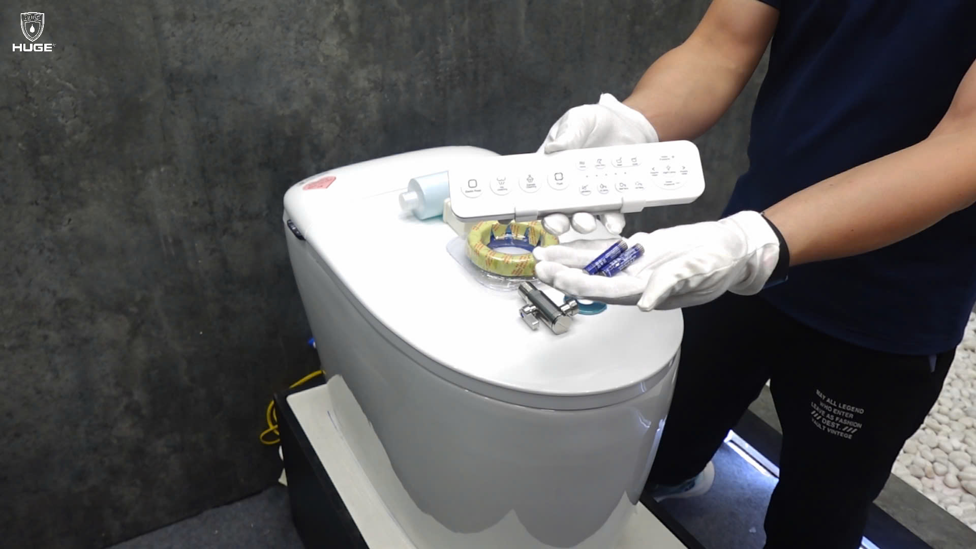 Lắp đặt bồn cầu thông minh - Kiểm tra bồn cầu và linh phụ kiện Lắp đặt bồn cầu thông minh - Kiểm tra bồn cầu và linh phụ kiện