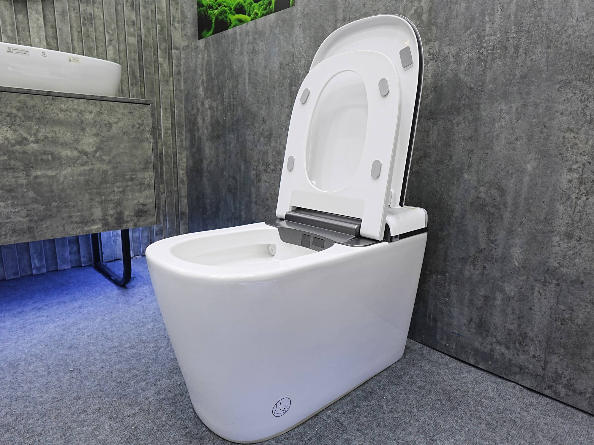 Bồn cầu thông minh đặt sàn Bồn cầu thông minh đặt sàn