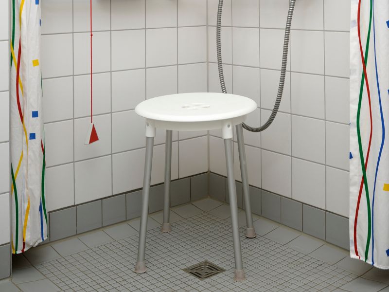 Ghế tắm chống trượt - Thiết bị vệ sinh cho người lớn tuổi Ghế tắm chống trượt - Thiết bị vệ sinh cho người lớn tuổi