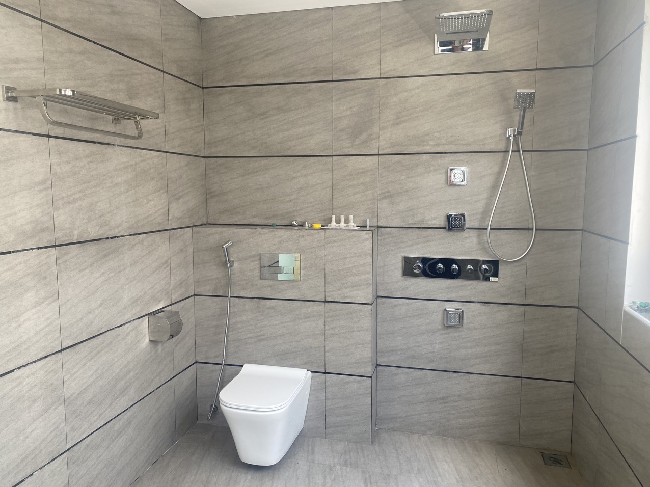 Sen tắm HUGE và tương lai của chế độ phun