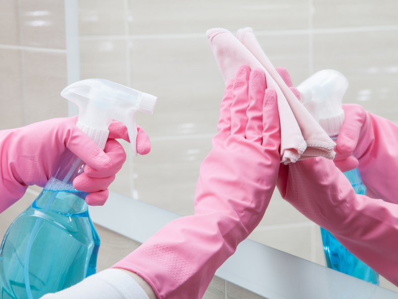 Làm sạch bồn rửa mặt và gương trong 2 phút Làm sạch bồn rửa mặt và gương trong 2 phút